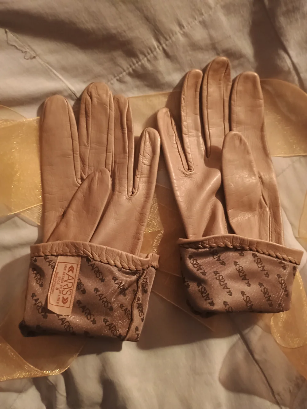 Aris Women's Leather Gloves in Tan - Picture 4 of 5